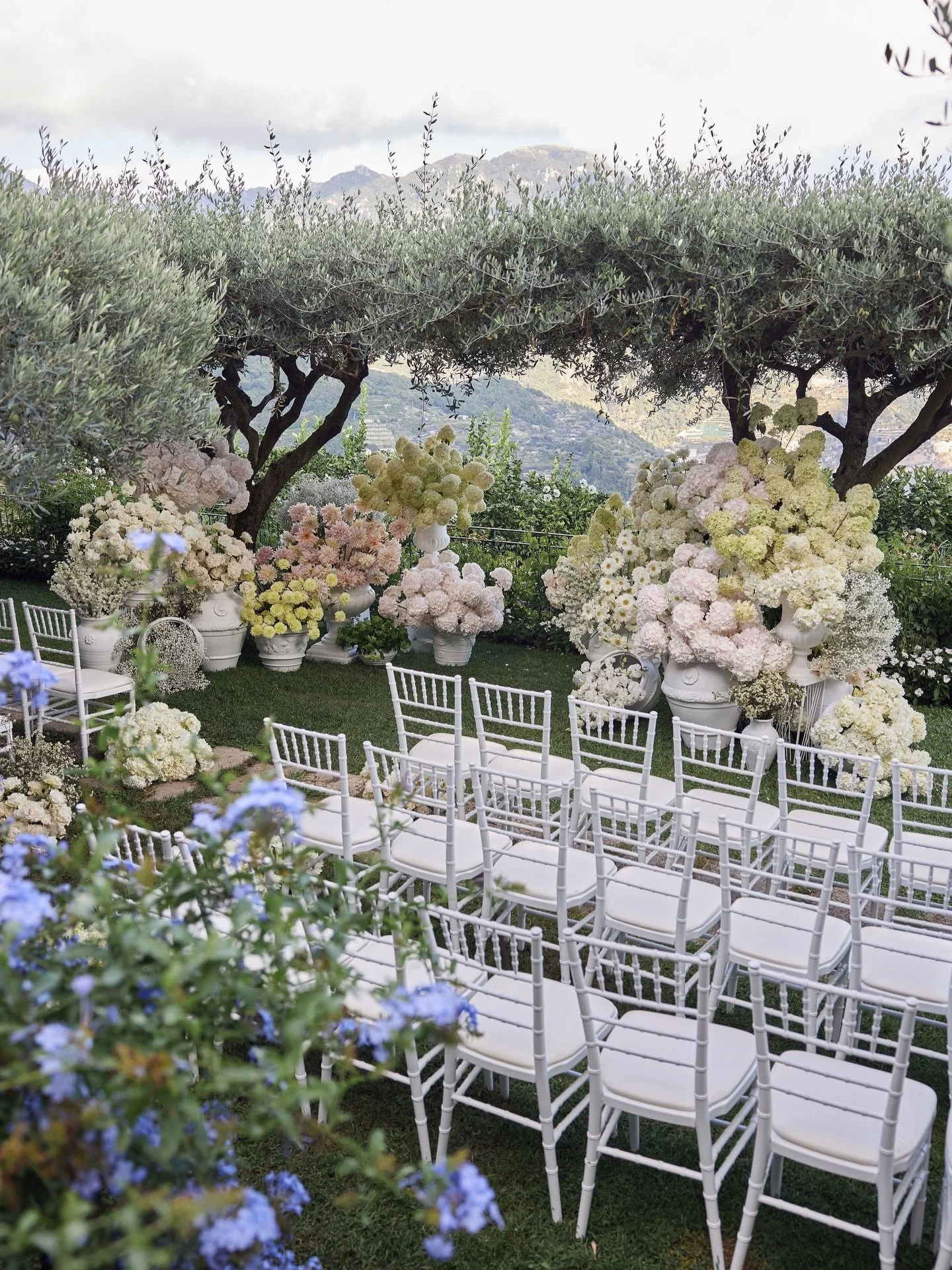 Ceremony florals designed to feel as though they naturally belong within the gardens of Belmond 
Caruso.

Layered, abundant and intentional - enhancing the setting without competing with it. 

Captured by Lost in Love. 

Bride | @laurensawyers Gro