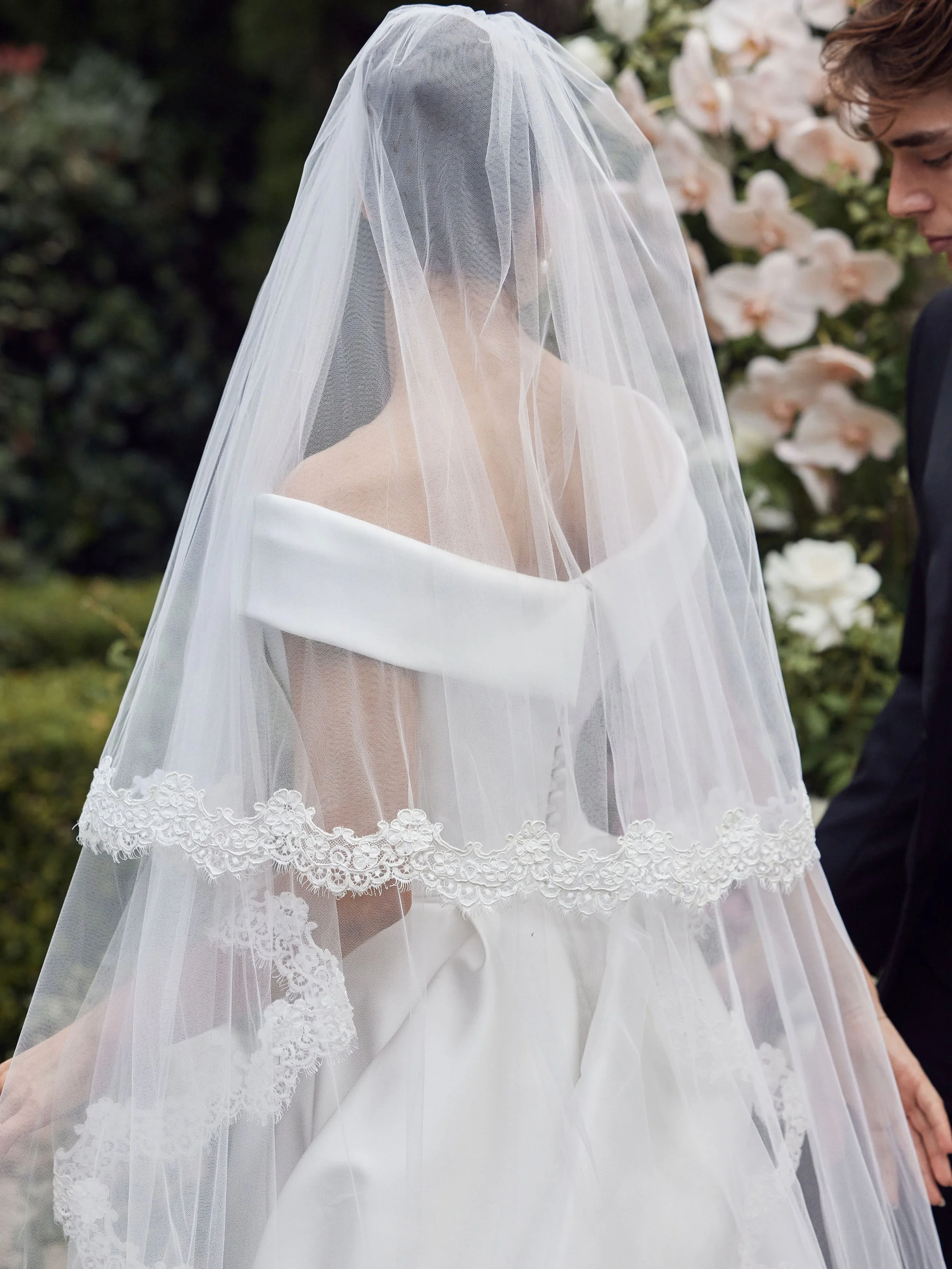 The Delicate Details ✨

Beautifully captured by @lostinlove_photography 
.
.
.
.
.
#BridalStyle #BridalFashion #LuxuryWedding #DestinationWedding #WeddingDetails