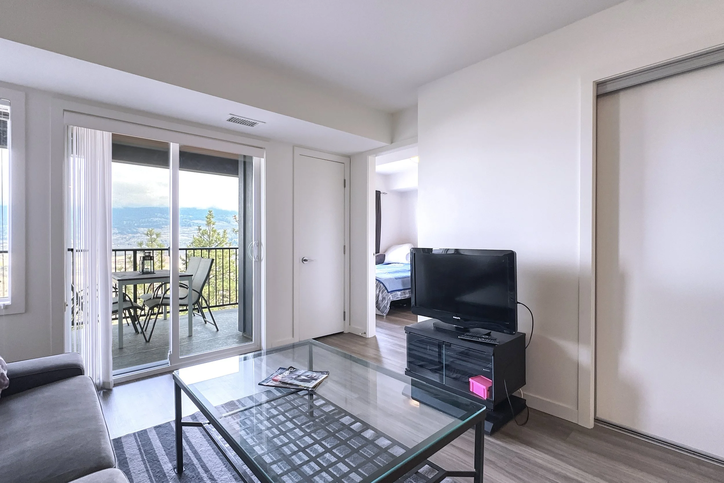 img-218-775-academy-way-kelowna-u-three-condo-for-sale-05.jpg