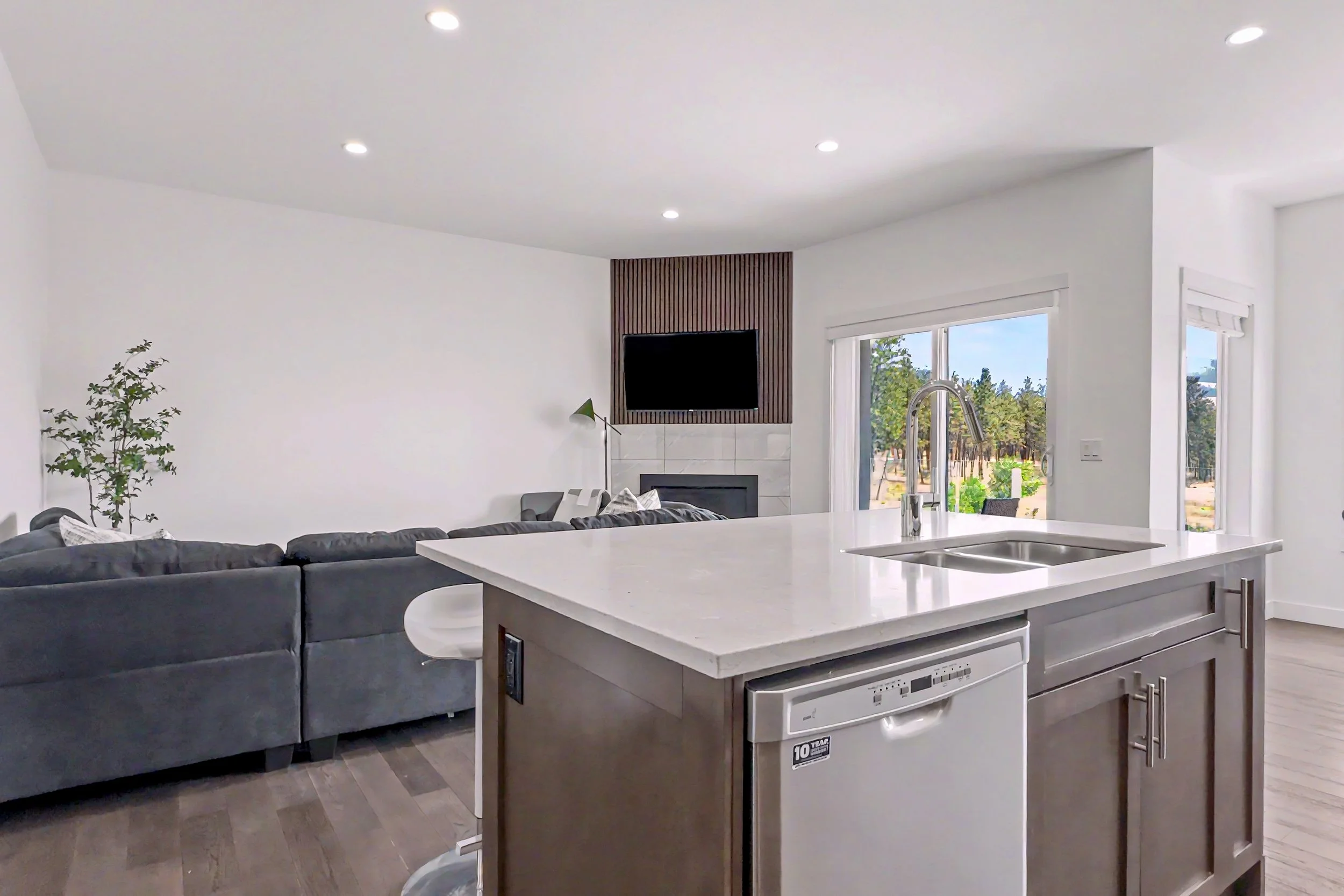 img-115-3075-vint-road-townhouse-ubco-for-sale-16.jpg