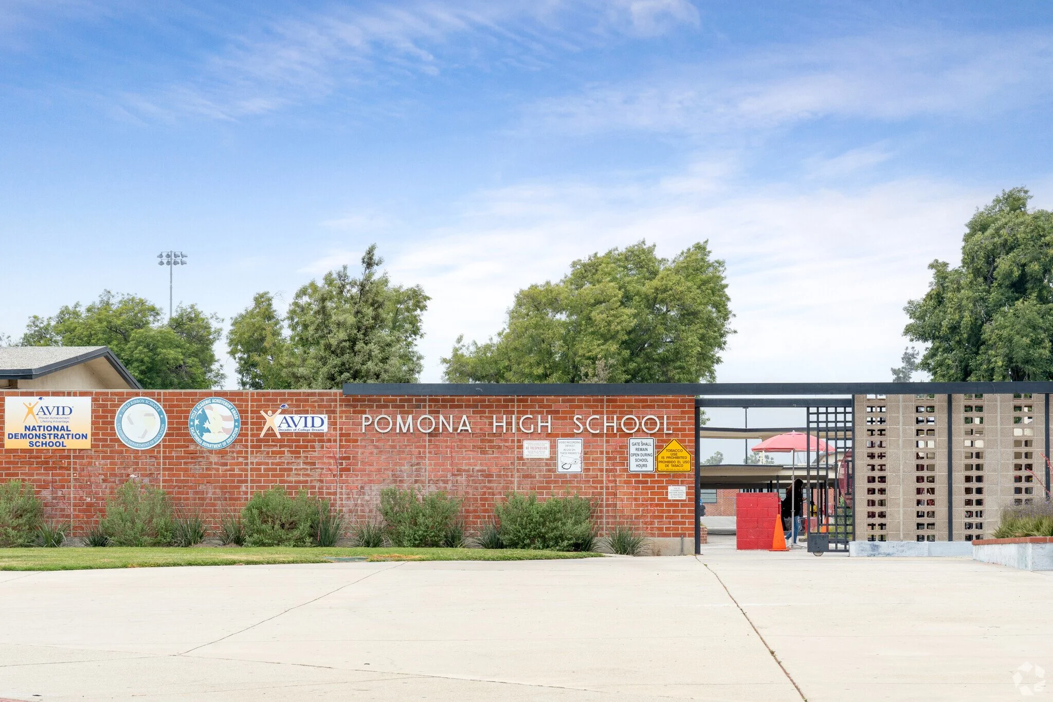 pomona-high-school-pomona-ca-2-schoolphoto.jpg