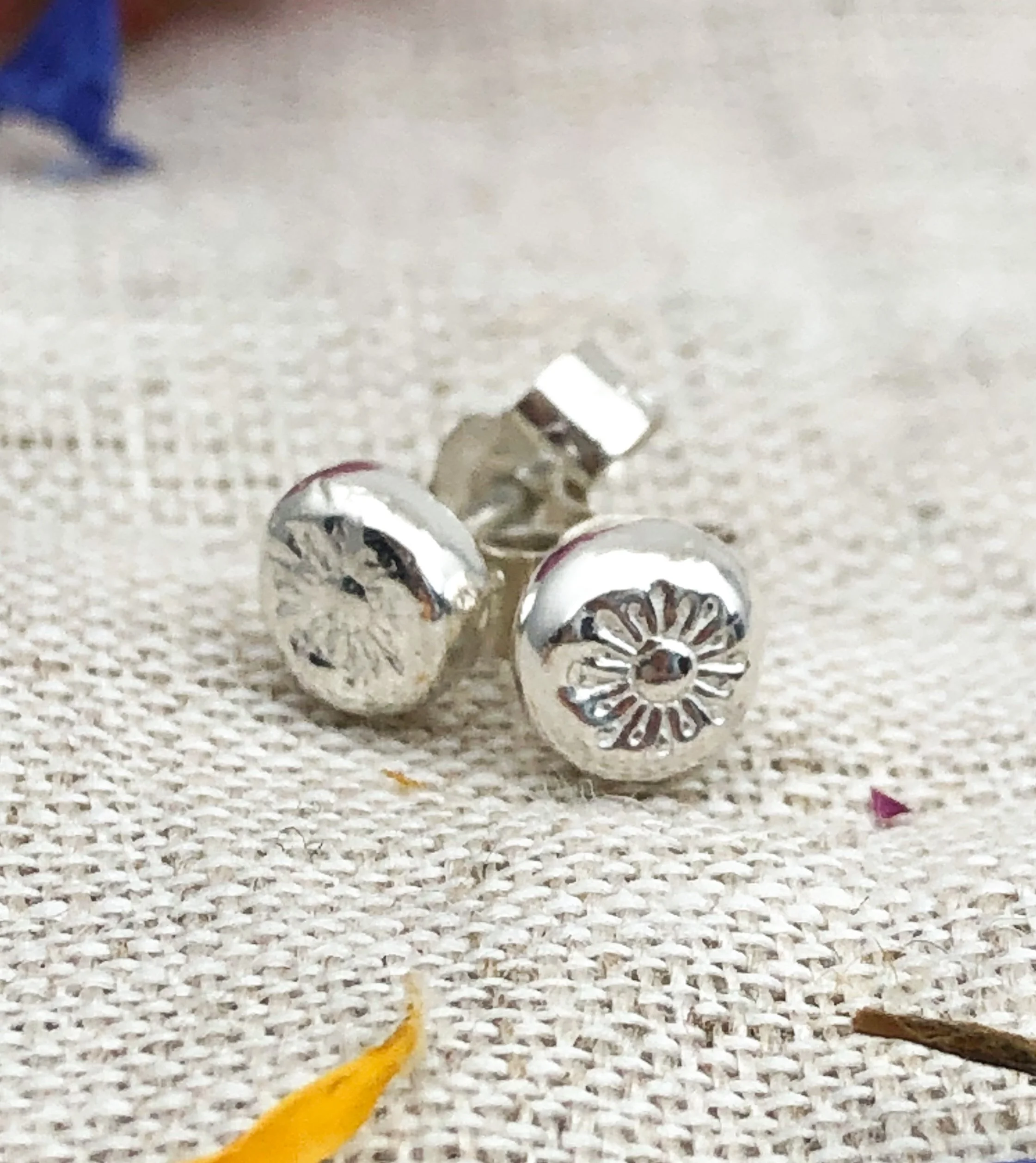 Sun studs