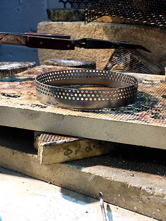 Round at soldering station