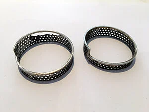 one earring with gap.jpg