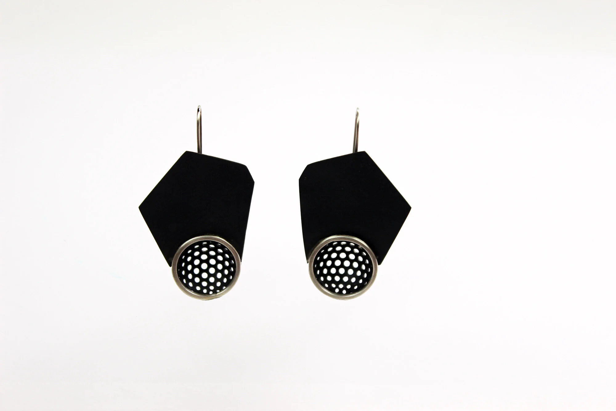 Black flippers earrings