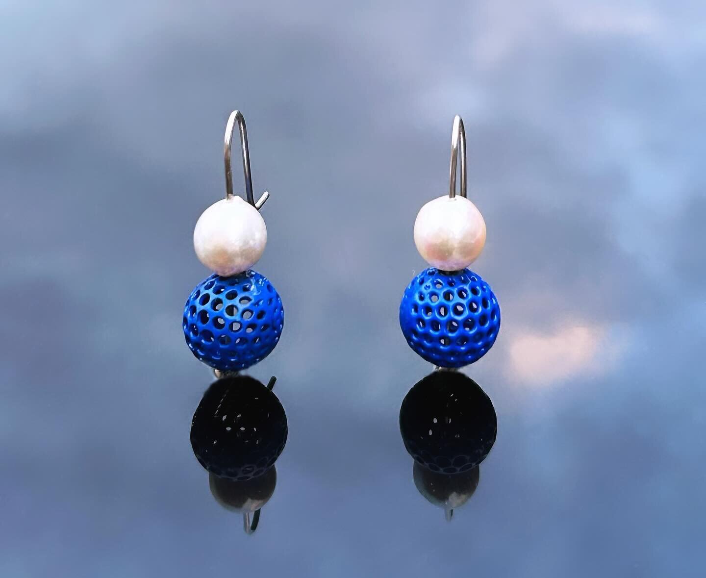 Blue perforated ball with Akoya pearl earrings. Some different combinations with living jewels and geometric handmade balls with powder-coated industrial metal. #blueandpearls  #powdercoated #akoyapearl #simpledesign #combinationofnaturalandgeometric