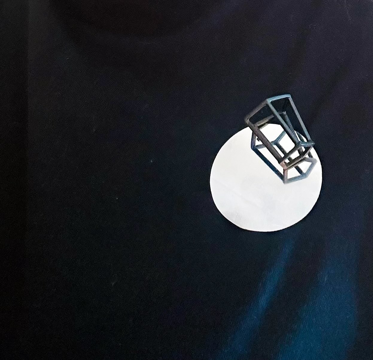 &ldquo;First Full Moon Brooch&rdquo;
Powder-coated brass wire structure with mirror-surface acrylic. Inspired by the excitement of the first day I fell in love with making contemporary jewellery. #contemporaryjewellery #brooch #newyear #fullmoon #arc