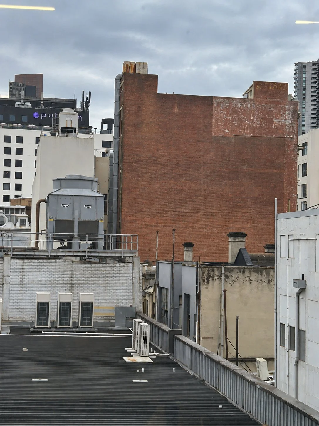 Chap.5-33 : The City and Its Uncertain Walls: Beginning a New Brooch Collection