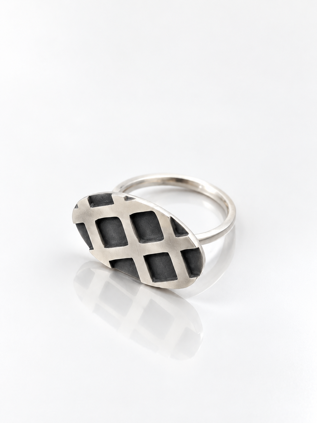 Minimalist Silver Lattice Ring.png