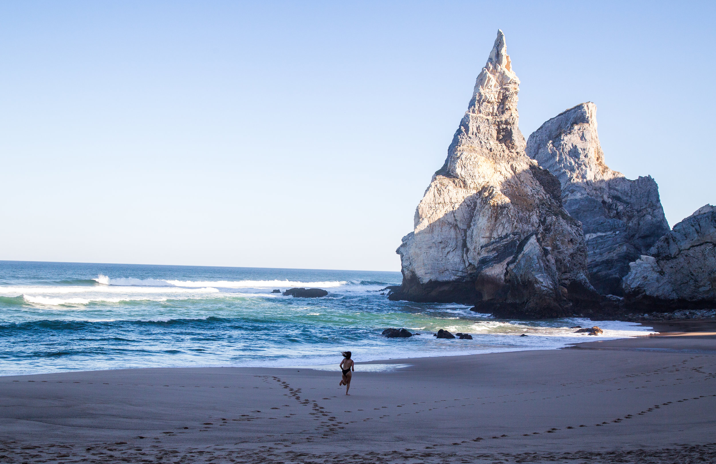 Amelia swimming, Praia da Ursa