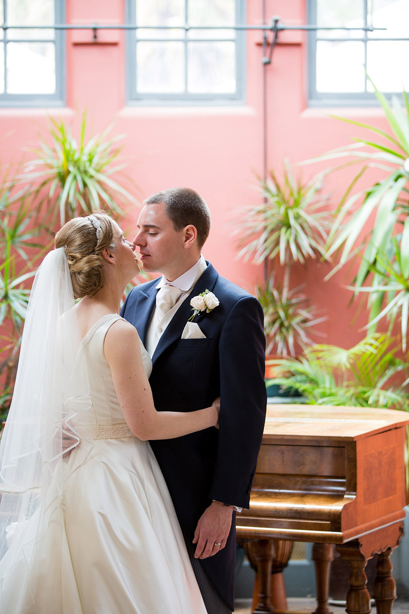 Hampton-Court-House-Wedding-AmyPete-26.jpg