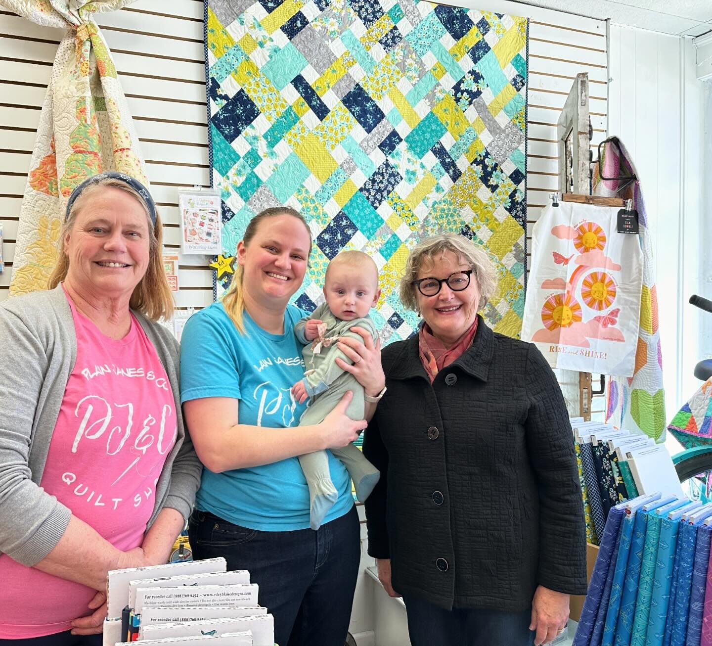 Kansas is a quilters paradise! Had the pleasure of stopping by @plainjanesandco in Leavenworth today and met mother-and-daughter team Jane and Beth. Such a delight! Their shop is cheerful, colorful, incredible selection of patterns, bundles, and kits