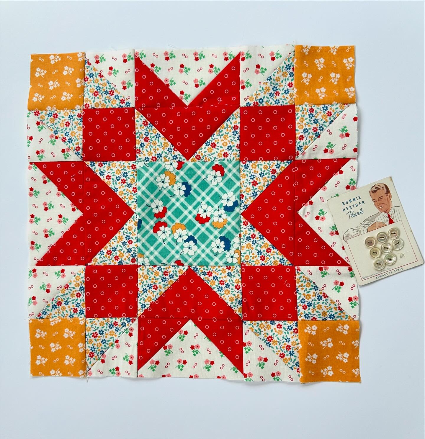 It's Blockheads day and here's Square Burst, the block by Stephanie of @fancythatdesignhouse. So many choices to make with this one! Make sure to scroll through @modafabrics post to see all the variations. Mine has a definite old-fashioned feel. Can'