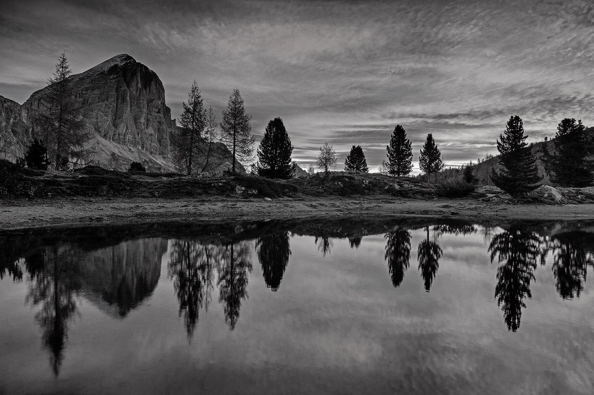 lago-di-limides-3025780_1920.jpg