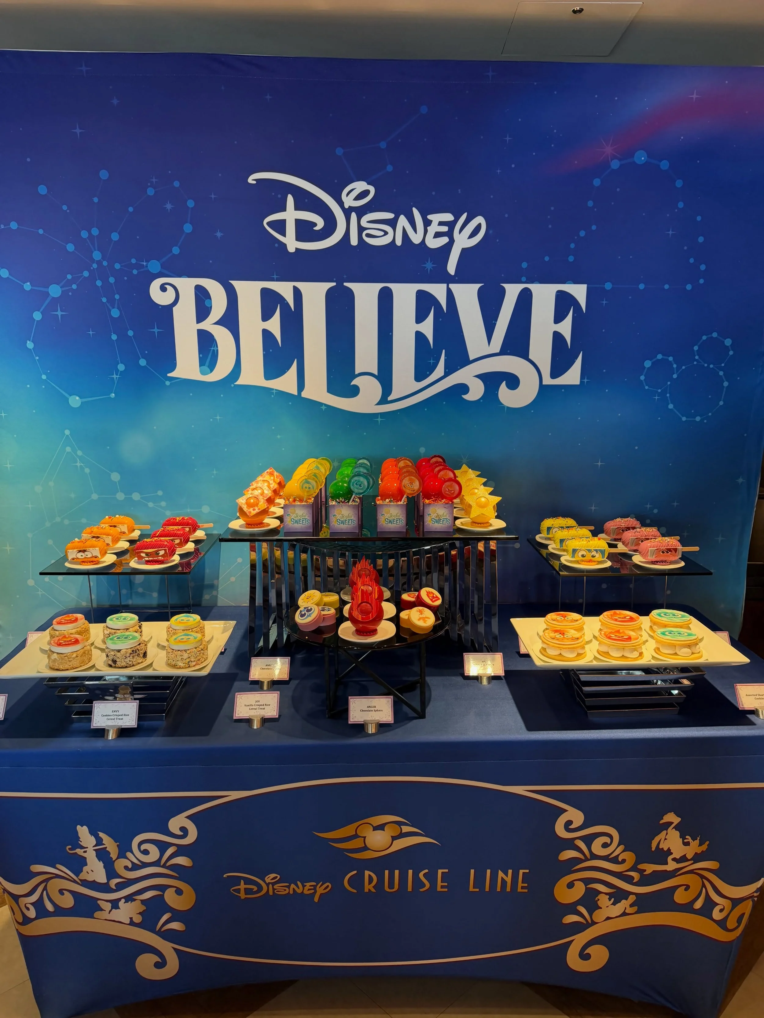 Take a sneak peek at some the delicious treats, beautiful stateroom decor, and creative cocktails that will be on the Disney Believe! 

What are you most excited about? Let us know 👇 

#etfamilytravel #disneybelieve #disneybelievereveal #disneytrave