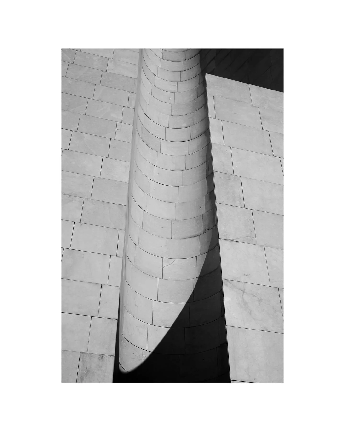 Ordered parts of a chaotic whole. 
.
.
.
.
.
#frankgehry #ss_hub #basquecountry #dpsp_street #bwarchitecture #modern_architecture #bw_perfect #rsa_streetview_  #architecturebnw #eyephotomagazine #spicollective #rsa_architecture #creative_architecture