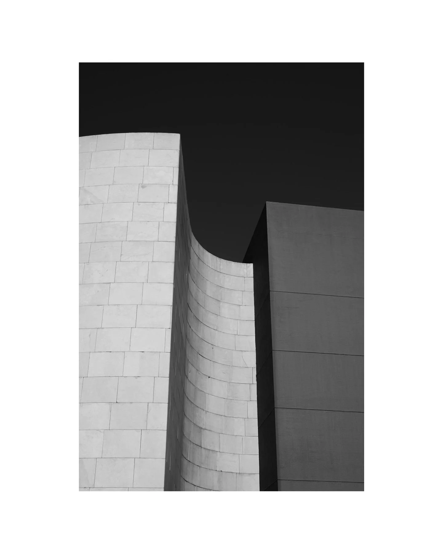 Bilbao&rsquo;s got some crazy good architecture. The Guggenheim museum alone is a limitless source of shapes and textures that take on new forms with even the slightest change of viewing angle or direction of sunlight.
.
.
.
.
.
#frankgehry #architex