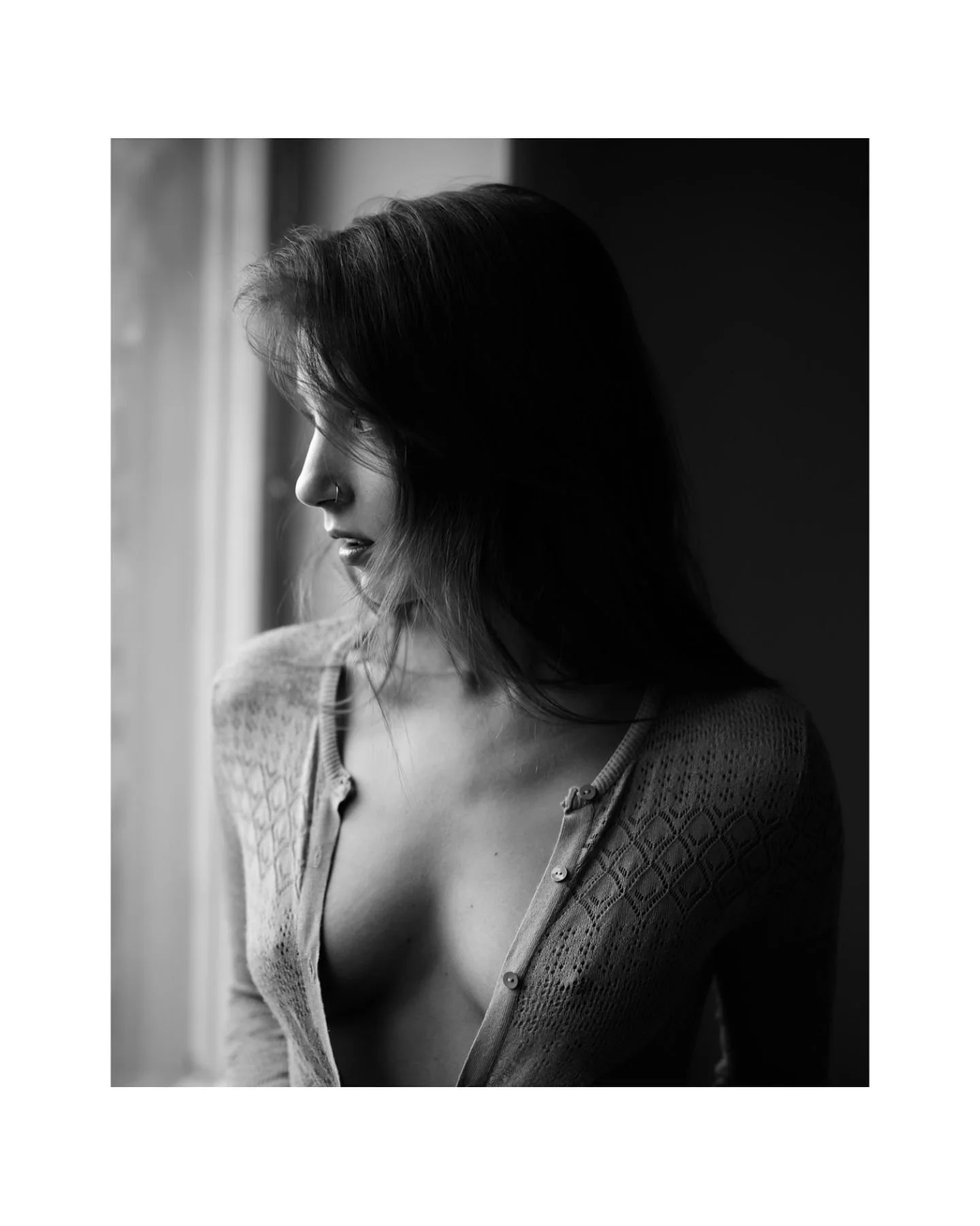 Morning moments.
.
.
.
.
.
#portraitvat #ofhumans #naturallight #portraitmag #moodyportrait #moodyports #globe_visuals #editorial #modelingshoot #littlerivermag #lenscultureportrait #featurecreature #thelightsofbeauty #portraitmovement #artofportrait