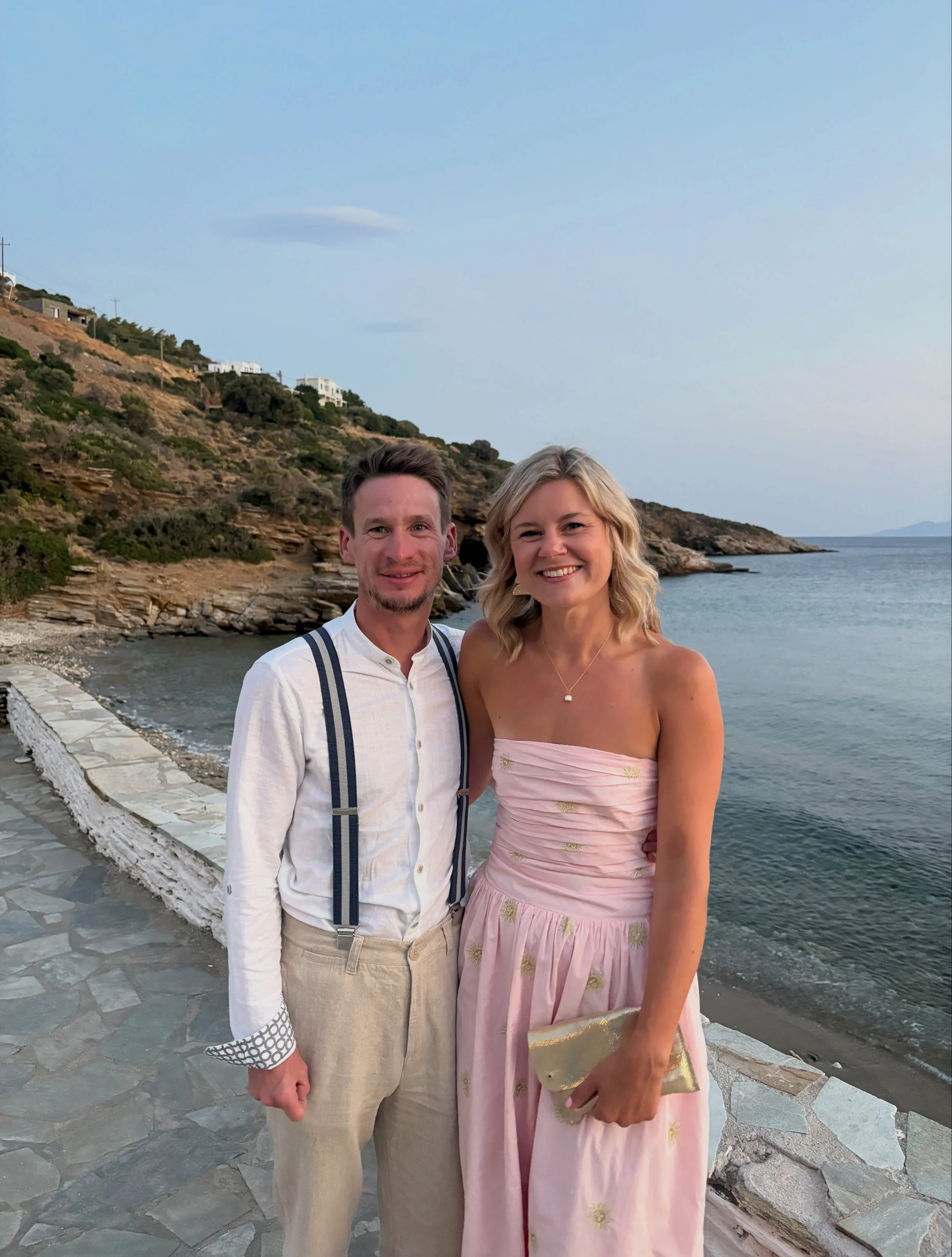 This was fun! 💕 

Dress: @nobodyschild 
Bag &amp; earrings: @studio.lowen 
Necklace: @marigold.moth.penzance 
Ring: @hannahbatstonejewellery 
Shoes: @airandgrace &amp; @vivobarefoot 
Trousers: @seasaltcornwall 
Hair: @viviennejohns_hairstylist 🤣