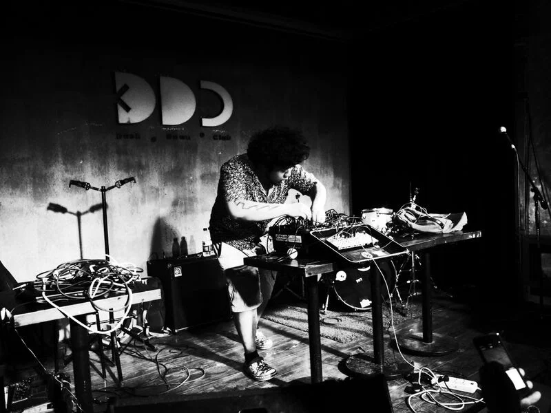 Playing live, photo curtesy of Meng Qi
