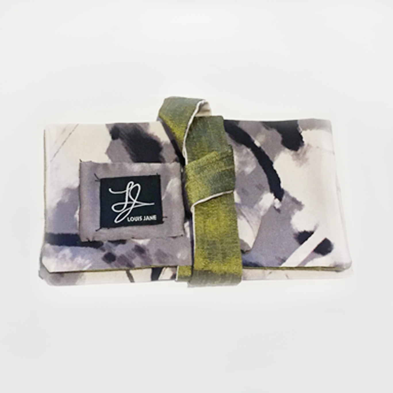 travel-wrap_Black--White-Branches_SQUARE_60926916-e094-4e11-b85d-cc2c3136b8f4.png