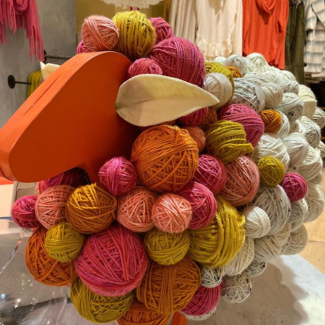 This sheep made of balls of yarn at an @anthropologie in CO just makes me happy. So happy Friday!