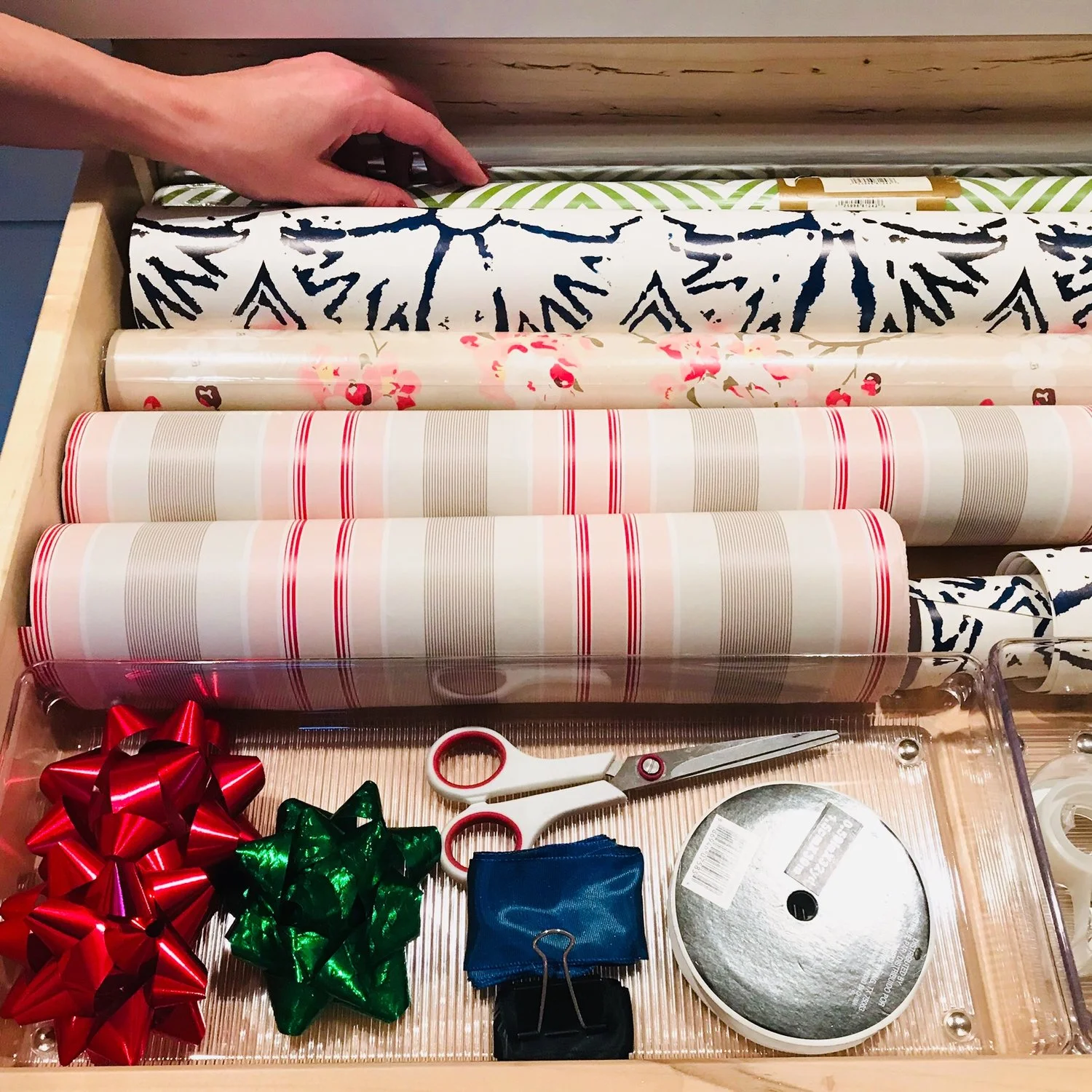 3 SUPER SIMPLE TIPS TO GET ORGANIZED FOR THE HOLIDAYS