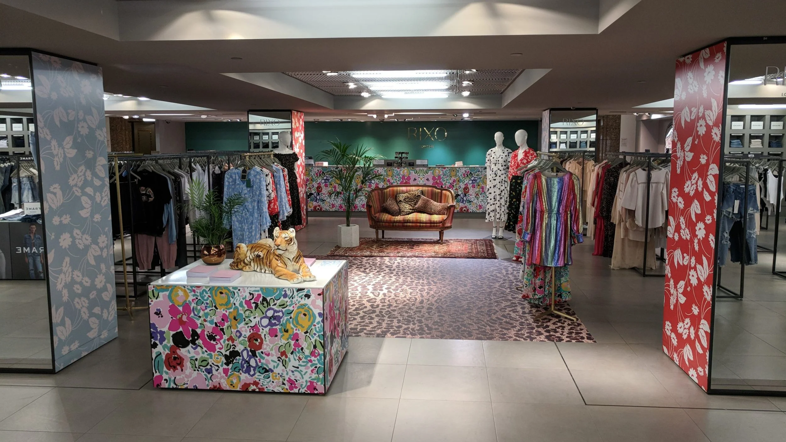 USING IMPACTFUL PRINT GRAPHICS IN POINT OF SALE RETAIL DISPLAYS