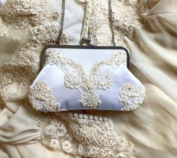 bride holding clutch with message.jpg