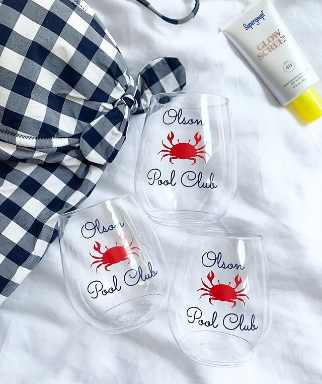 Can these be any cuter?! Our  custom plastic, reusable, tumblers are perfect for poolside ros&eacute; and palomas! Oh and they&rsquo;re stackable! I love the little crab we made for Kaitlin&rsquo;s family!
.
.
.
#summer #wine #cocktails #crabs #pool 