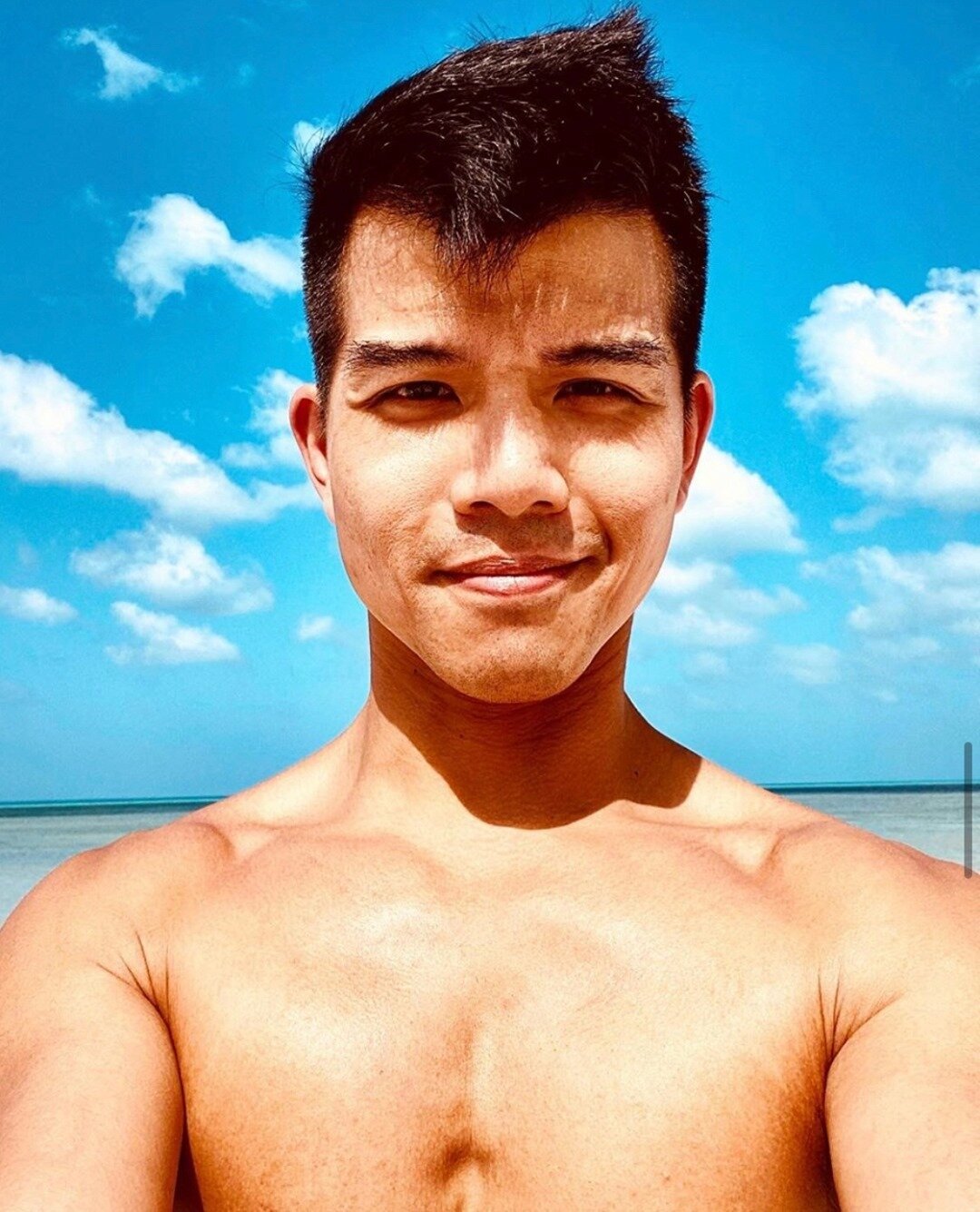 This weather (and this gorgeous photo of @tellyleung) is making us want the beach desperately! 🏖 #summeriscoming