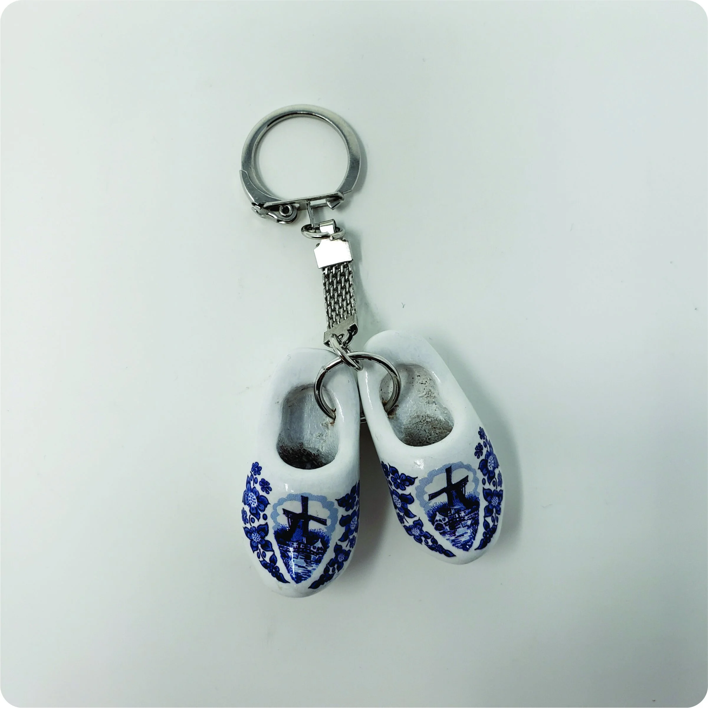 K222 Delft Shoes Keychain.jpg