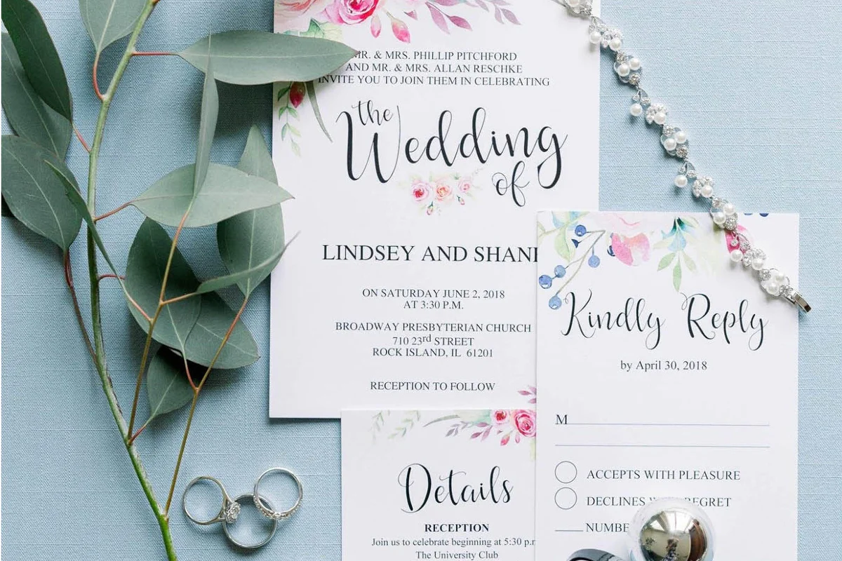 Digital vs Traditional: Wedding invitations
