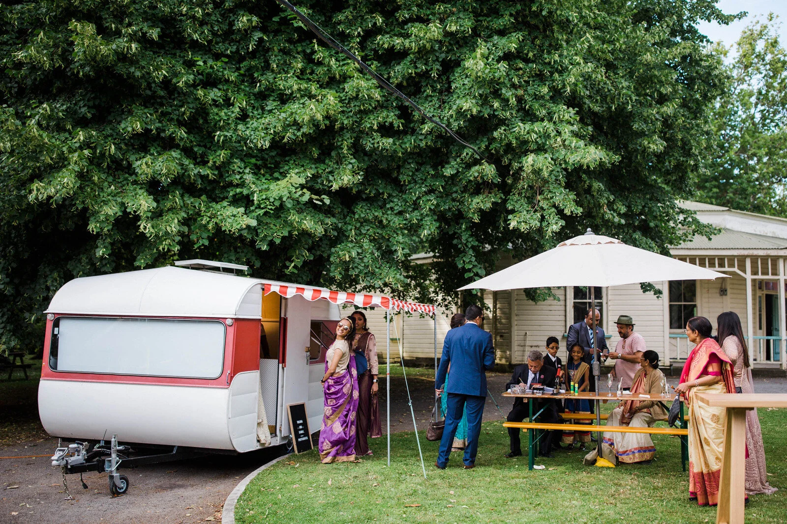 The caravan of Love