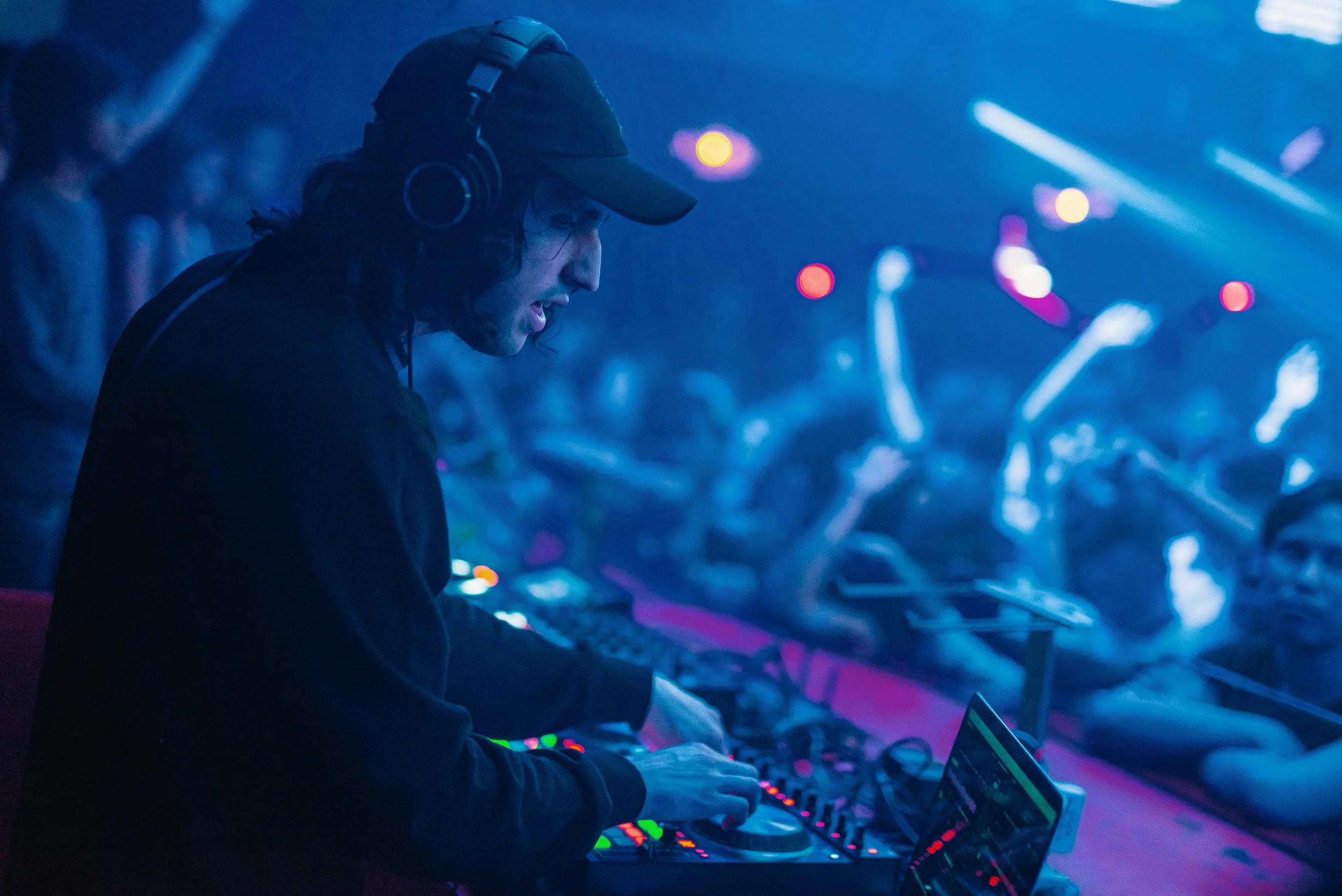  Porter Robinson brought a new flair to the Heineken® Live Your Music experience at Zouk KL, giving fans an unforgettable experience 