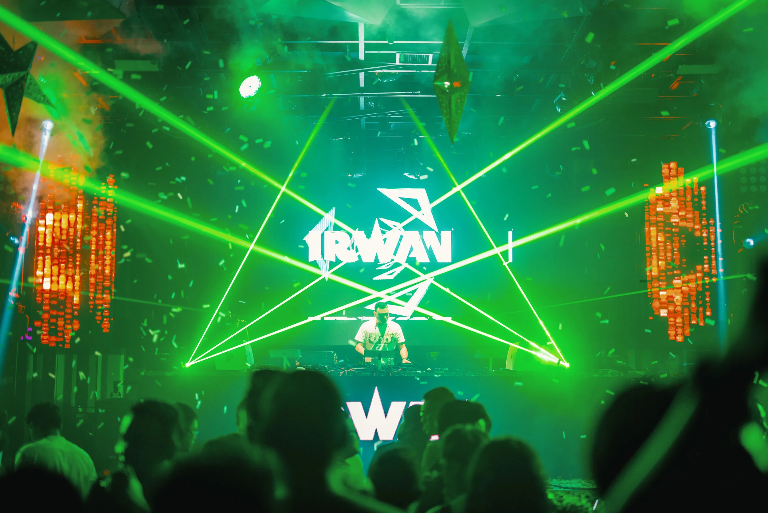  Heineken ® Live Your Music presents DJ Irwan turned Mixx Club, Malacca green in celebration of 2 weekends back-to back music experiences.   