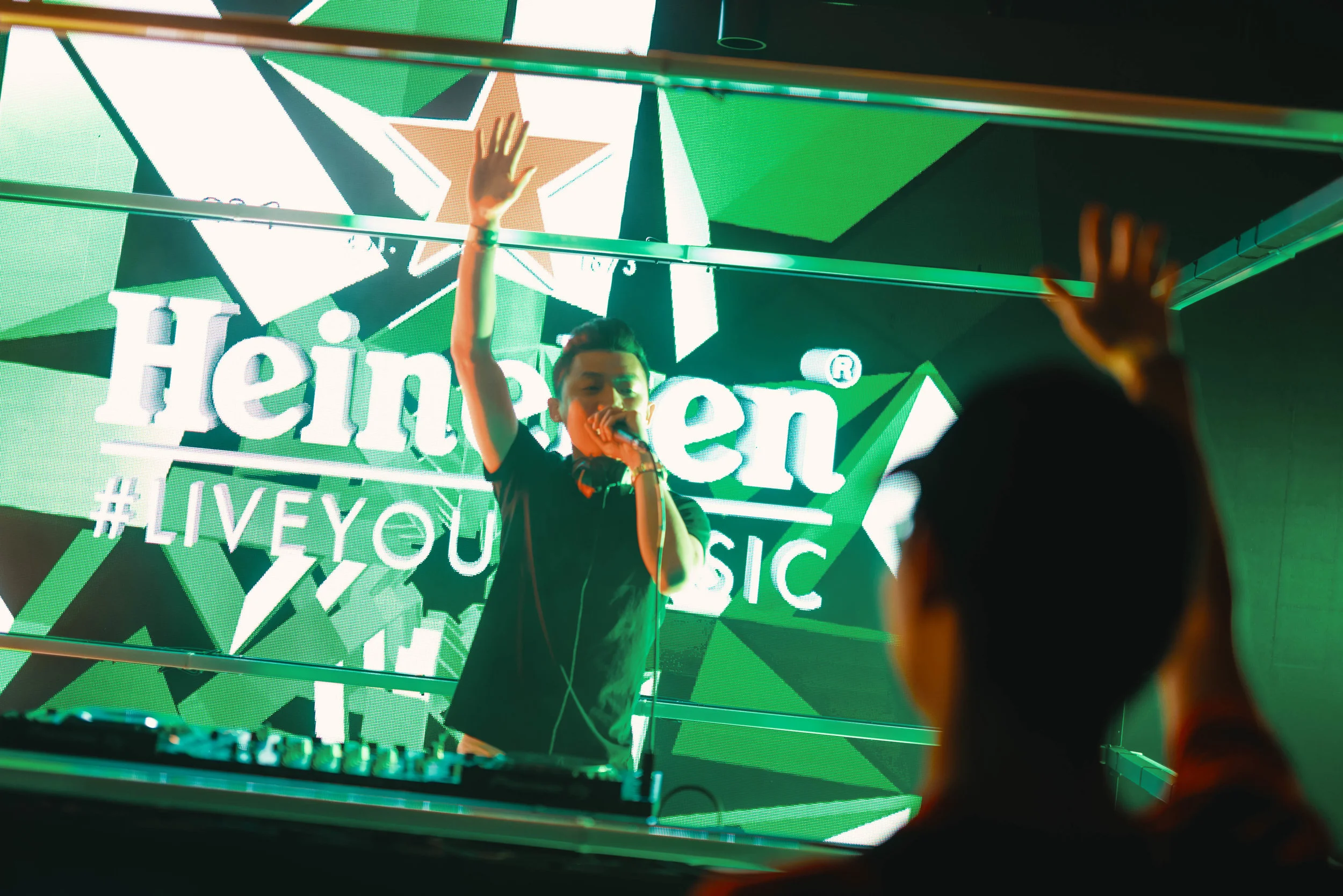  The second weekend of Heineken ® Live Your Music kicked off by on 13 December with Goldsounds Takeover at Arena TTDI, featuring a surprise set by Malaysian music icon, DJ Goldfish.    
