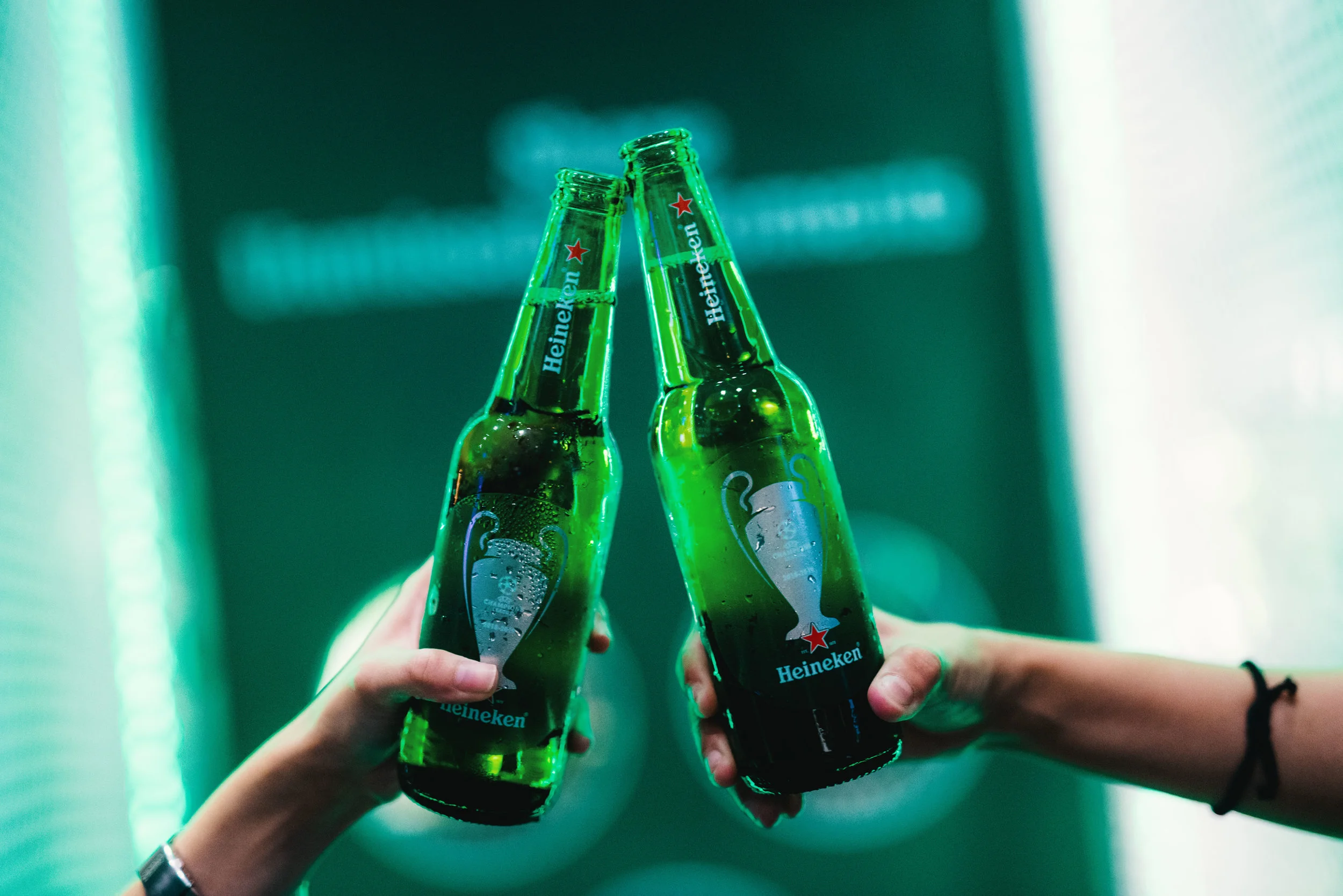  Guests enjoyed unmissable UEFA Champions League conversations over bottles of ice cold Heineken® with friends at Heineken® Extra-Time Zone. 