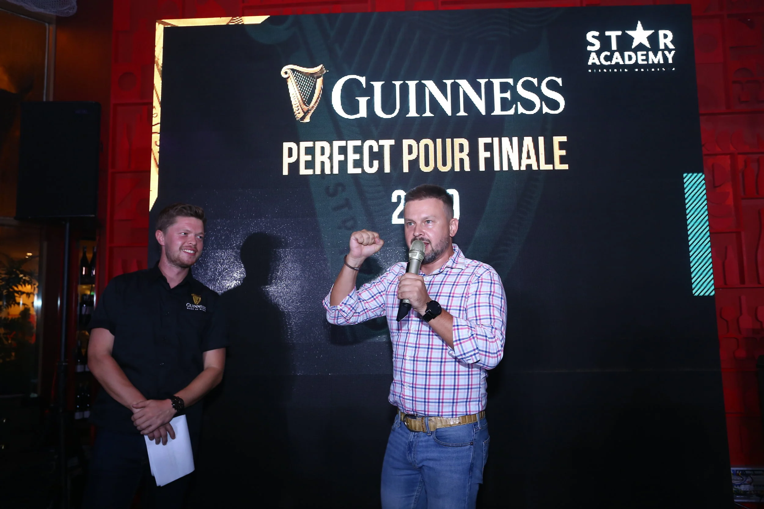  HEINEKEN Malaysia Sales Director, Vasily Baranov, offering a word of encouragement to the 16 finalists before the winner announcement 