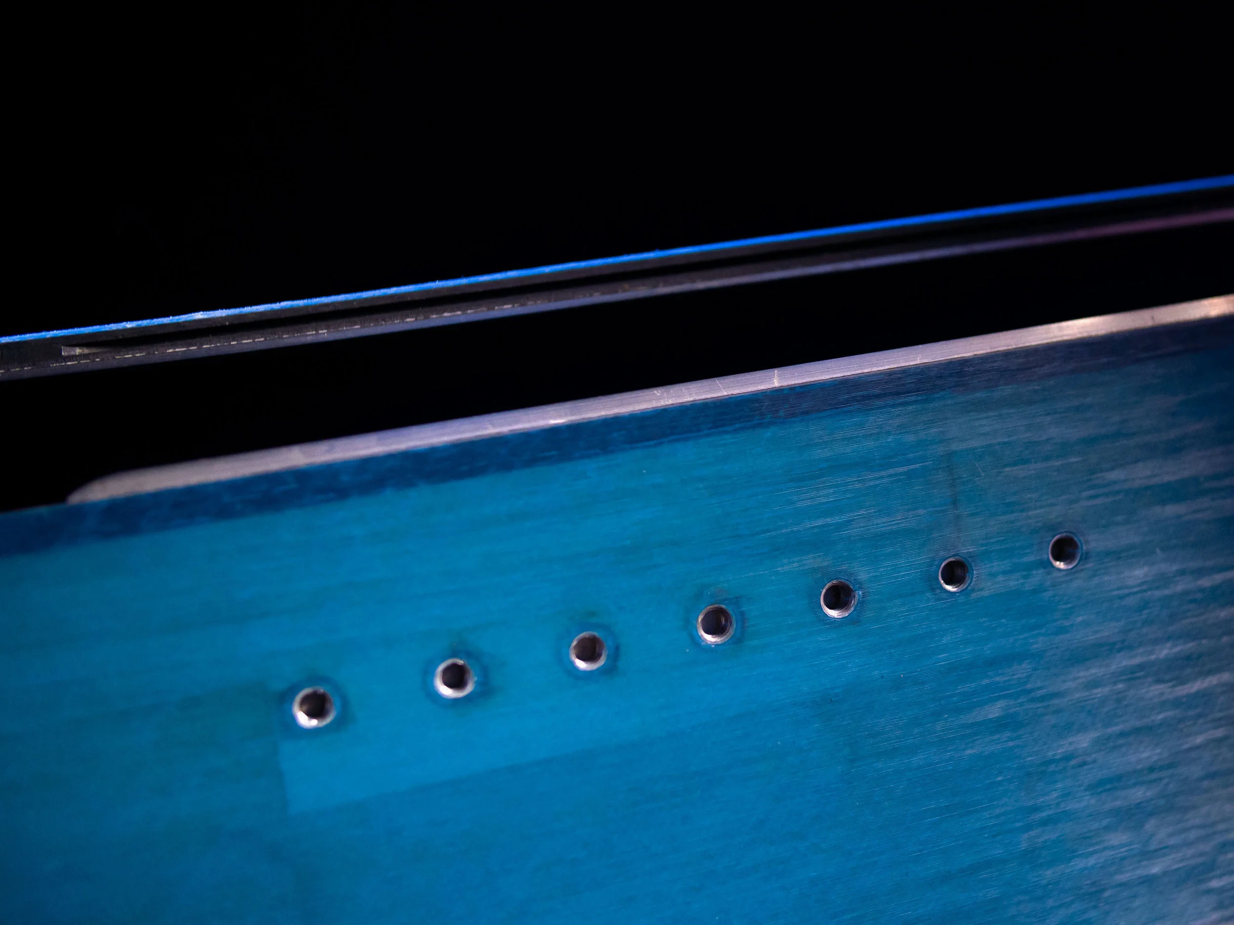 The tongue and groove of the 2019/20 Freeride Split eliminates movement between the board halves. Assembles like a regular splitboard. Rides like a snowboard.