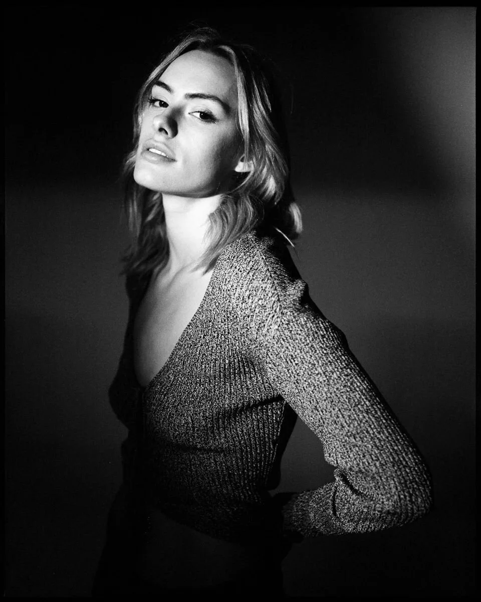 @olga_ntalla on medium format 3200 ASA film

@dmodelagency

#analog #film #mediumformatfilm #6x7 #MamiyaRZ67 #mediumformat #Ilford #IlfordDelta3200 @ilfordphoto #IlfordMultigrade #darkroom #makeportraits #analogfeatures #filmphotography #portrait #fp