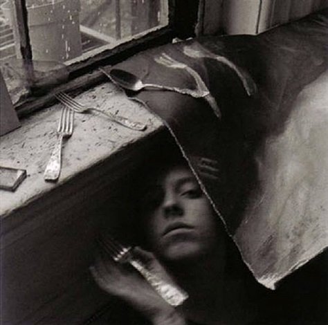 francesca-woodman-it-must-be-time-for-lunch-now.jpg