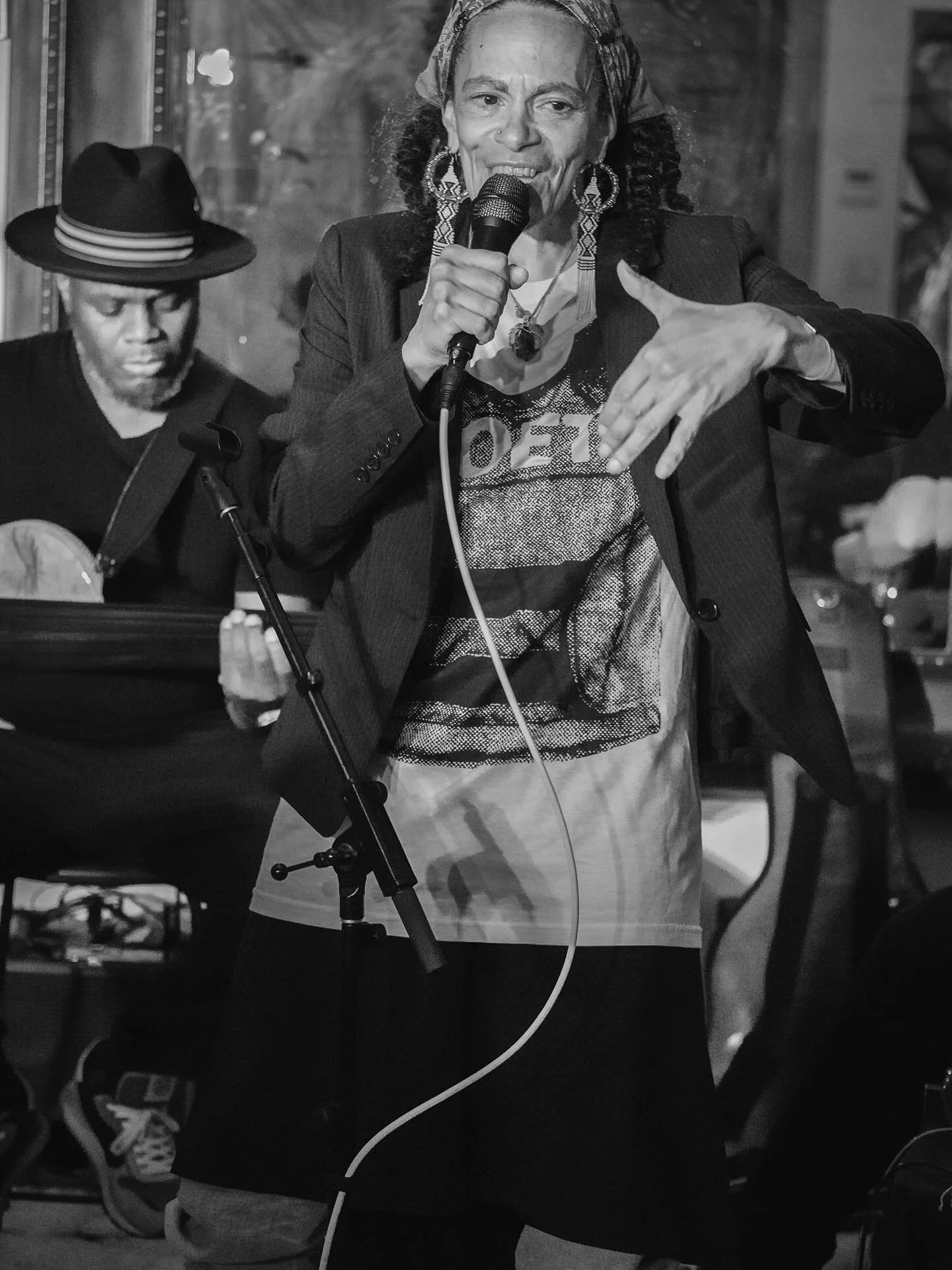 An intimate evening with the powerful voice and poetry of Ursula Rucker, live at the Atelier Harlem pop-up.

#UrsulaRucker #AtelierHarlem #LiveMusic #SpokenWord #PoetryInMotion #ConcertPhotography #JazzPoetry #PhillySoul #LivePerformance #BlackAndWhi