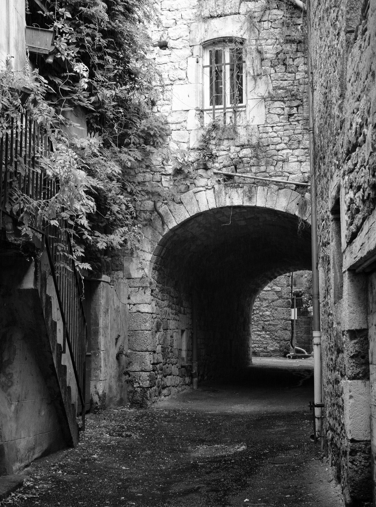 No signs. No sound. Just stone.

#Souillac #SouthOfFrance #HiddenStreets #StoneAndShadow #Dimicology 
#BWPhotography #FrenchVillages #RueObscure #QuietStreets #OldStones 
#UrbanPoetry #VisualWanderer #FrenchMood #AlleywayPhotography 
#StreetTexture #