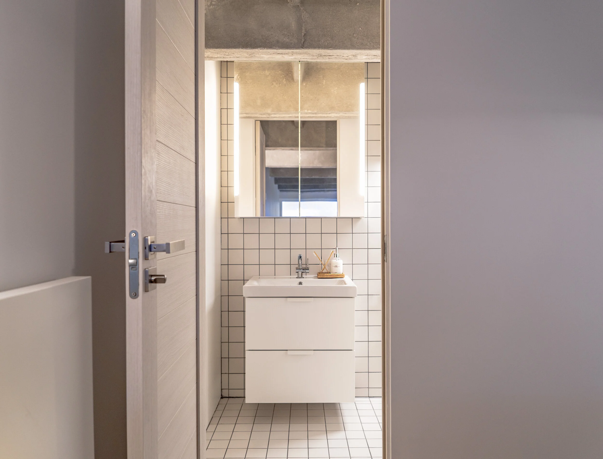 19 city loft bathroom.jpg