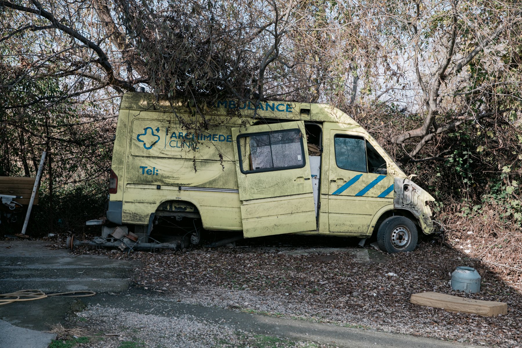  An abandoned ambulance behind the Archimedes Clinic in Tsnori. 