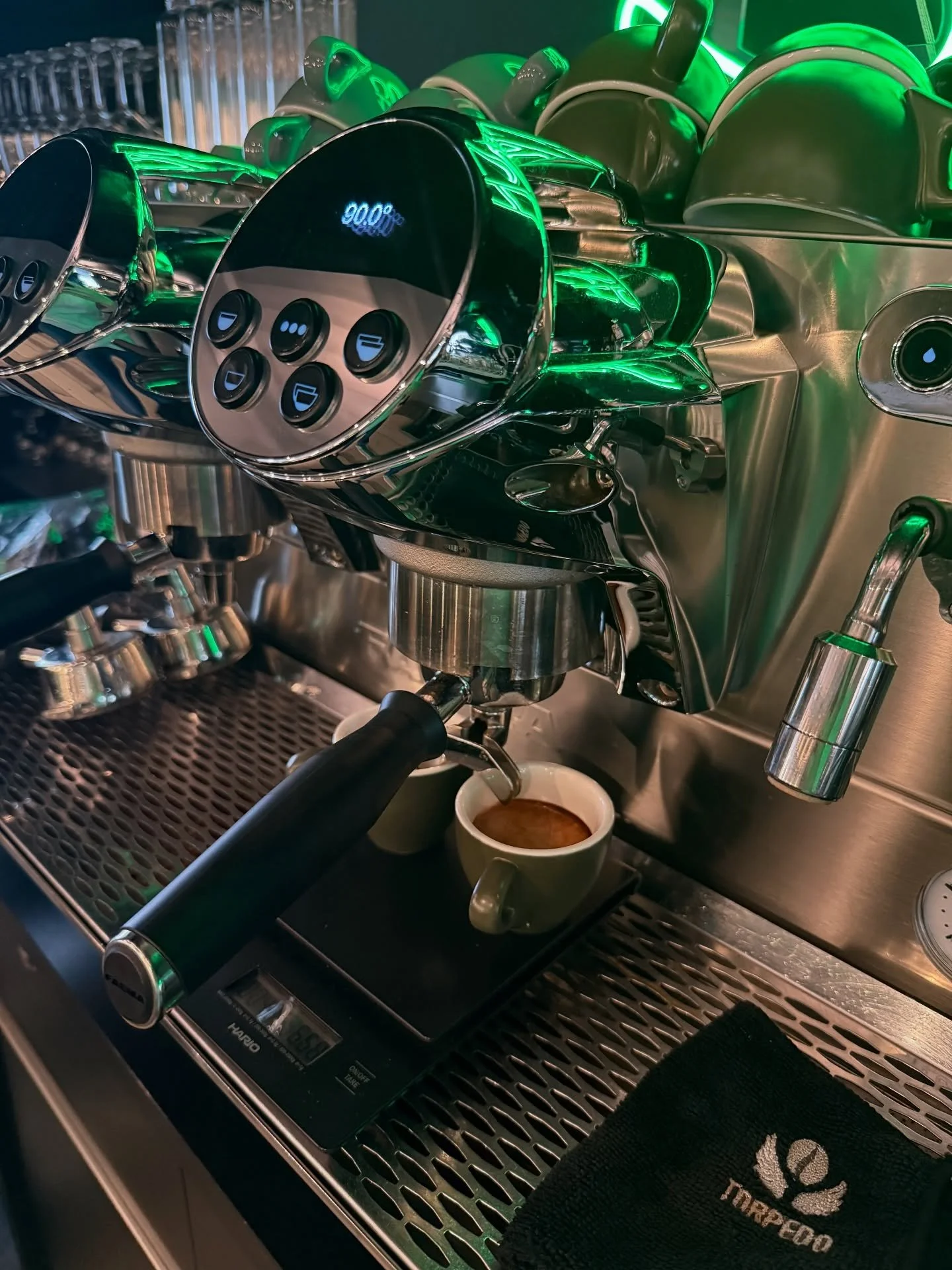 Rien ne peut &eacute;galer un espresso extrait dans les r&egrave;gles de l&rsquo;art! // Nothing can rival a perfectly extracted espresso! @auchasseur @faema_official @vassalliag
