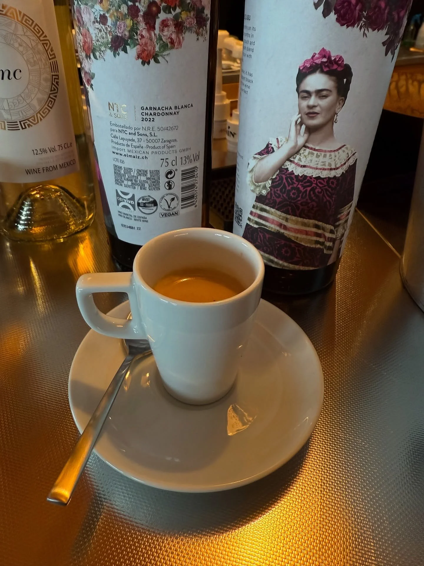 Nous avons le plaisir de vous pr&eacute;senter AHUACAMOLLI, nouveau restaurant Mexicain &agrave; Bulle! Ils servent le caf&eacute; Napolitain bio @torpedo_coffee et le caf&eacute; d&eacute;caf&eacute;in&eacute; Mexique Chiapas bio @rockabean Plongez-