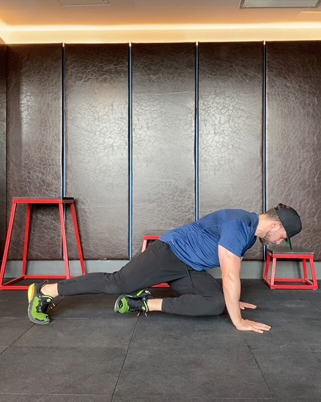 No gym No problem 🙌
.
.
🔴First move 30 reps into ➡️ Second move 20 reps into ➡️ Third move 25 reps . Rest 30 seconds . Repeat circuit 4 times 💪
.
.
🔴First move is great for core / Second move is great for chest and core / Third move is great for 