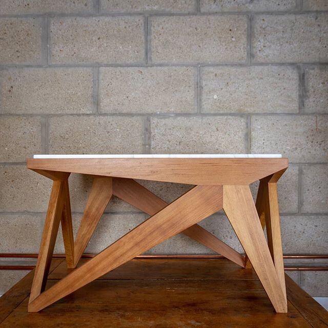 Nouveau mod&egrave;le de la s&eacute;rie &quot;Roches&quot;.
Iroko massif et marbre de Carrare.

www.clementgranger.com

#lowtable, #artfurniture, #woodandstone
#furnituredesign, #designporn, #marbledesign
#woodwork, #wooddesign, #woodart
#woodporn, 